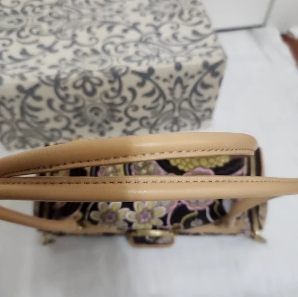 Vintage Cole Haan Floral Barrel Handbag - Picture 10 of 14